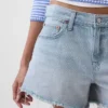 Pantalones cortos de talle medio ultrasuaves y holgados con bajo recortado de 4"