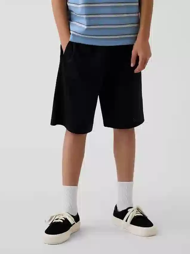 Pantalones cortos deportivos de malla para niños de 8"