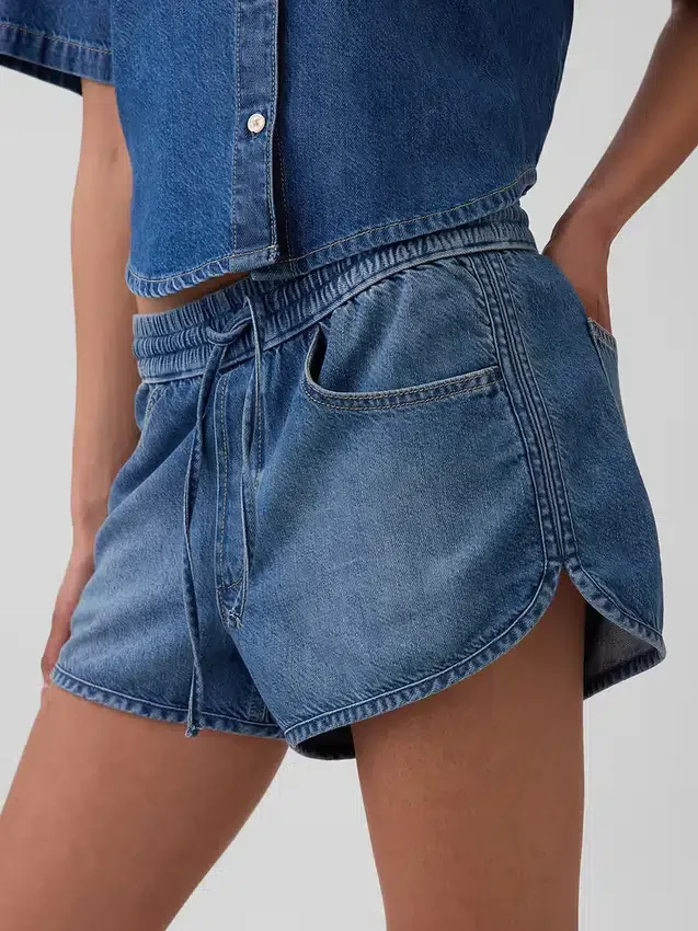 Pantalones cortos «Easy Dolphin» de denim ultrasuave de talle medio