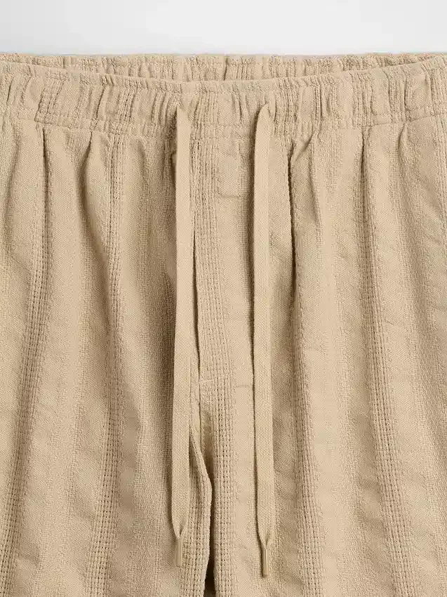 Pantalones cortos «Easy» texturizados de 7"