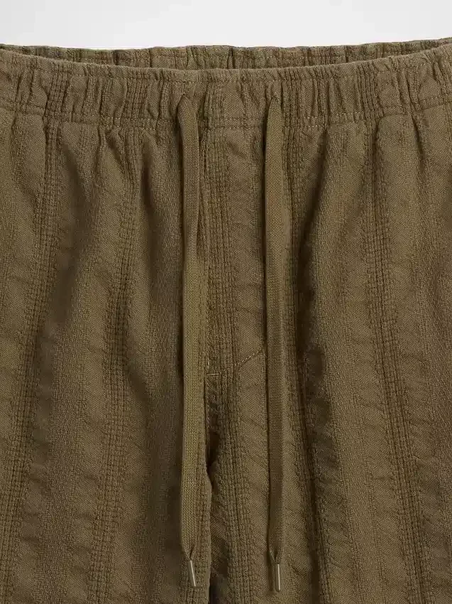 Pantalones cortos «Easy» texturizados de 7"