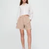 Pantalones cortos plisados de sarga de talle medio (6")