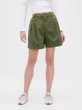 Pantalones cortos plisados de sarga de talle medio (6″)