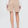 Pantalones cortos plisados de sarga de talle medio (6")