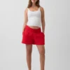 Pantalones cortos premamá fáciles de poner por debajo de la barriga