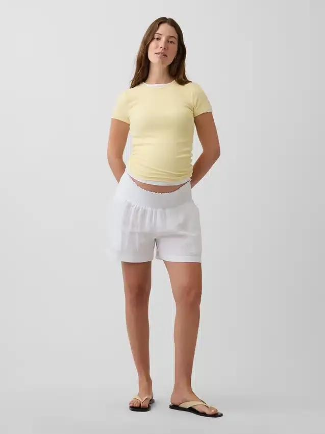 Pantalones cortos premamá fáciles de poner por debajo de la barriga