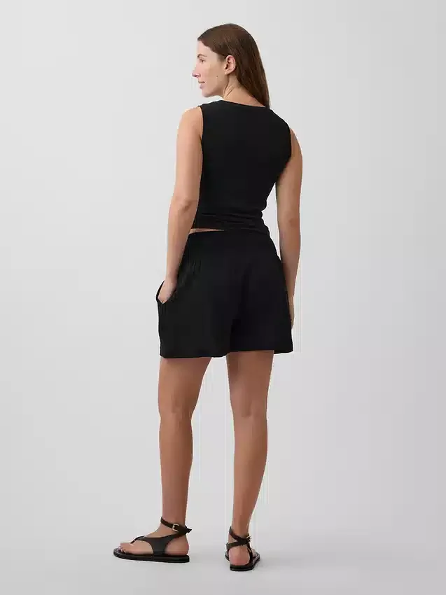 Pantalones cortos premamá fáciles de poner por debajo de la barriga