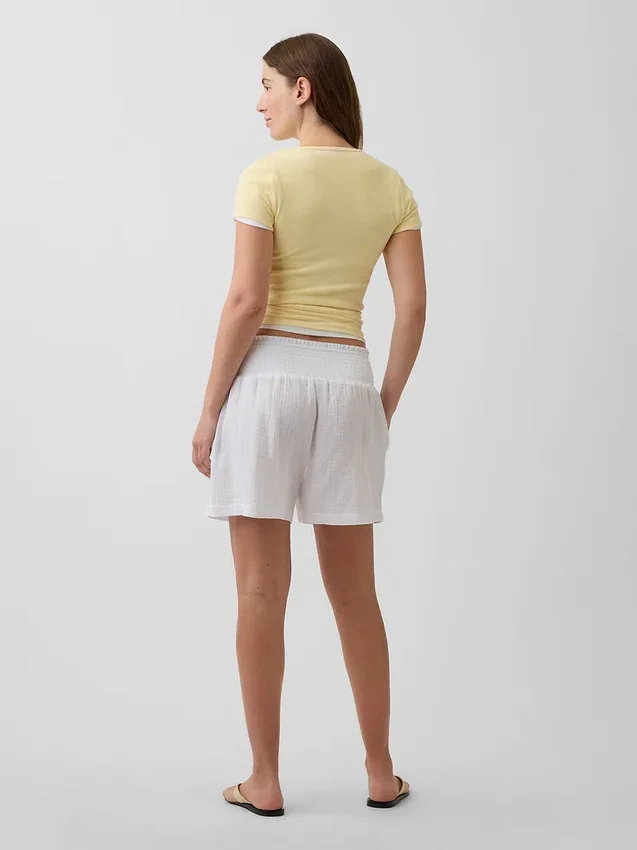 Pantalones cortos premamá fáciles de poner por debajo de la barriga