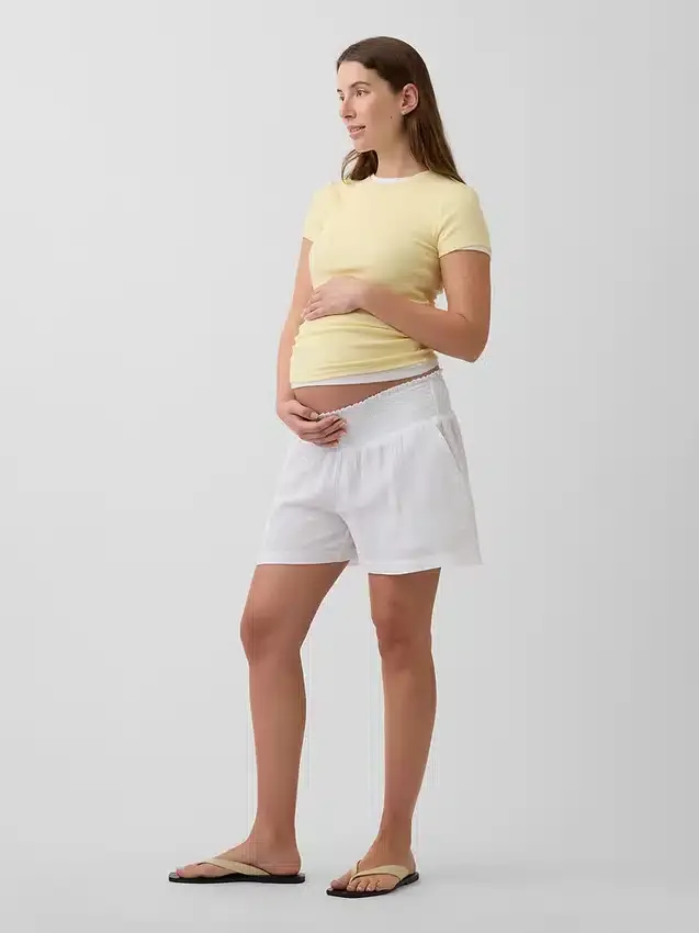 Pantalones cortos premamá fáciles de poner por debajo de la barriga