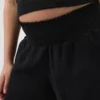 Pantalones cortos premamá fáciles de poner por debajo de la barriga