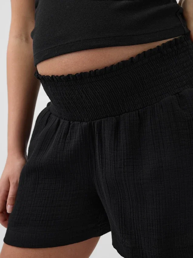 Pantalones cortos premamá fáciles de poner por debajo de la barriga