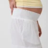 Pantalones cortos premamá fáciles de poner por debajo de la barriga