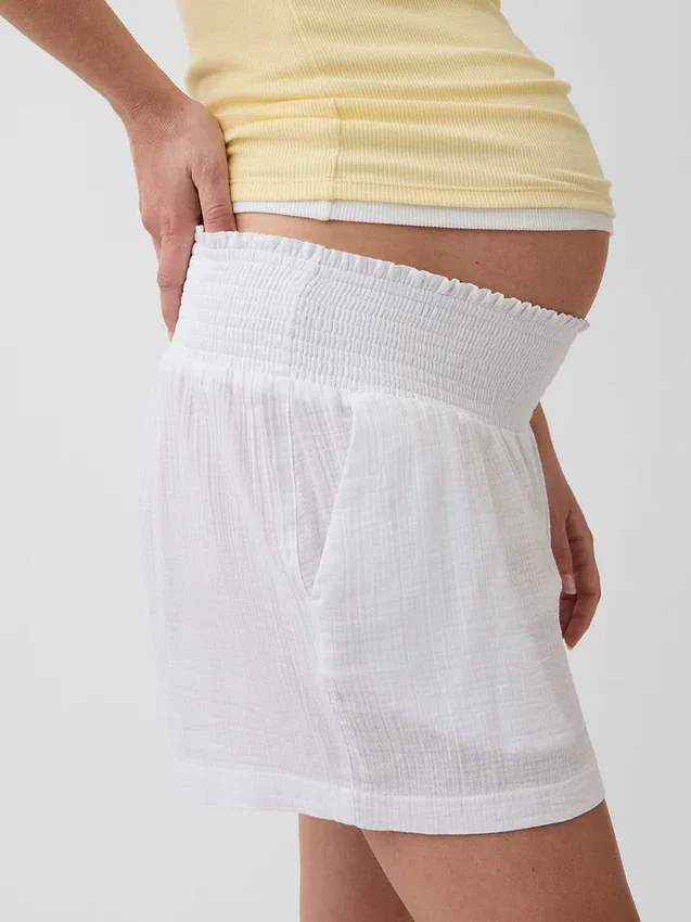 Pantalones cortos premamá fáciles de poner por debajo de la barriga
