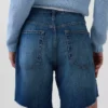 Pantalones cortos tipo bermudas de denim holgados de talle medio, de 8"