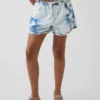 Pantalones cortos vaqueros de talle alto con estampado tie-dye para niños
