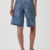 Pantalones cortos vaqueros de talle medio con microcinturón y corte largo de 11"