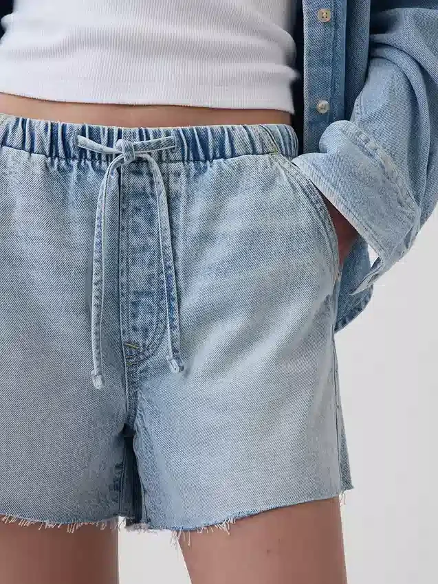 Pantalones cortos vaqueros «Easy Denim» ultrasuaves de 3,5” con talle bajo