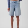 Pantalones cortos vaqueros largos de talle medio de 11"
