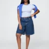 Pantalones cortos vaqueros largos de talle medio de 11"
