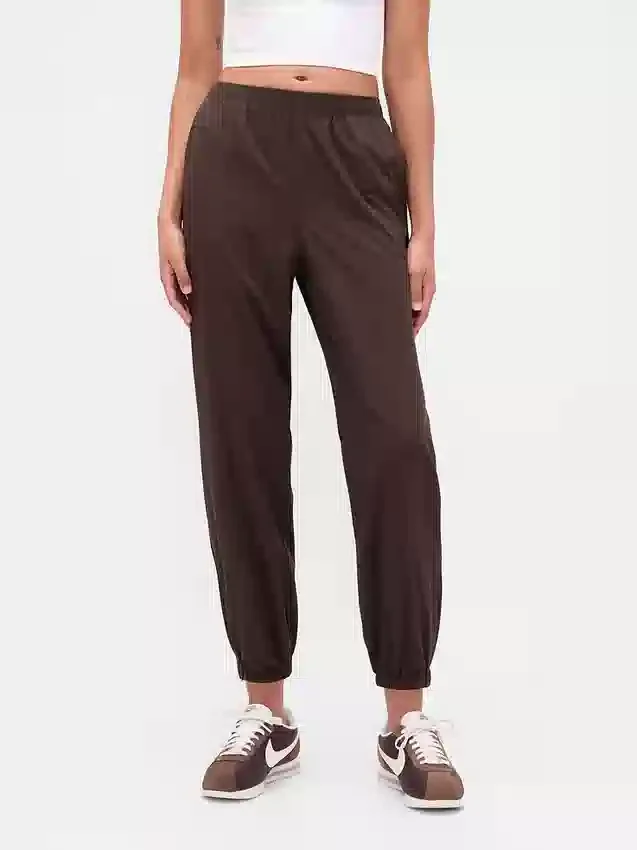 Pantalones de chándal GapFit Tech de talle alto con cremallera en el bajo