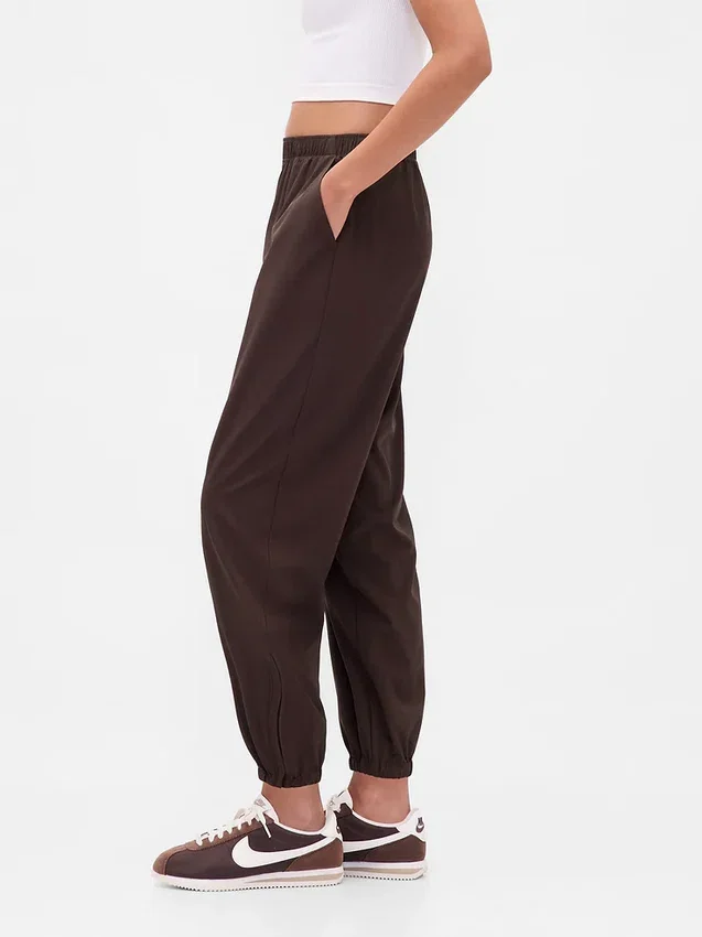 Pantalones de chándal GapFit Tech de talle alto con cremallera en el bajo