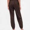 Pantalones de chándal GapFit Tech de talle alto con cremallera en el bajo