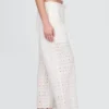 Pantalones de talle medio con ojales y corte ancho