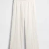 Pantalones de talle medio con ojales y corte ancho