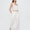 Pantalones de talle medio con ojales y corte ancho