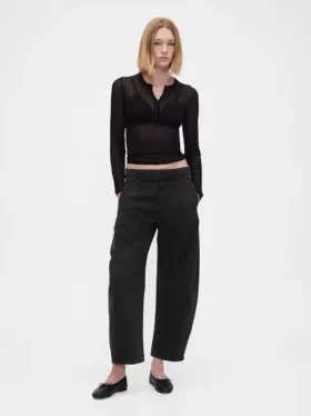 Pantalones de talle medio de sarga con corte acampanado