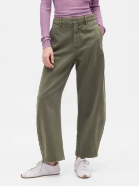 Pantalones de talle medio de sarga con corte acampanado