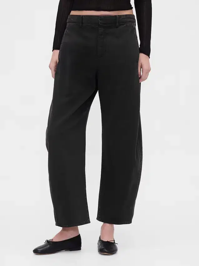 Pantalones de talle medio de sarga con corte acampanado