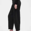 Pantalones de talle medio de sarga con corte acampanado