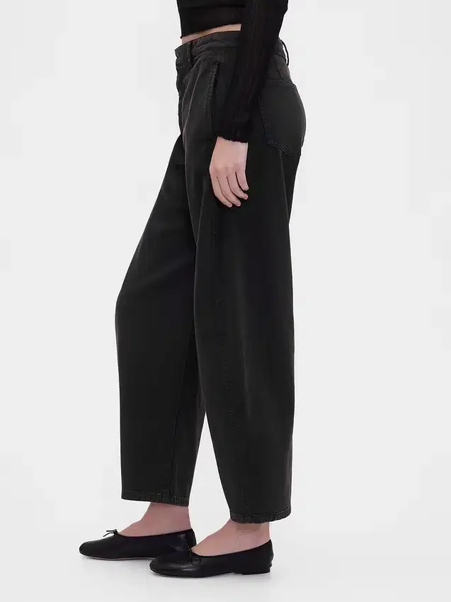 Pantalones de talle medio de sarga con corte acampanado
