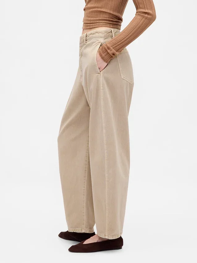 Pantalones de talle medio de sarga con corte acampanado