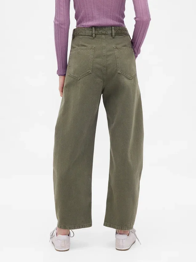 Pantalones de talle medio de sarga con corte acampanado