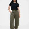 Pantalones de talle medio de sarga con corte acampanado