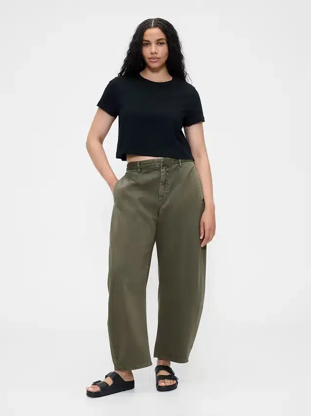 Pantalones de talle medio de sarga con corte acampanado