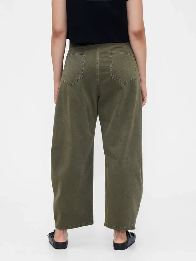 Pantalones de talle medio de sarga con corte acampanado