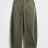 Pantalones de talle medio de sarga con corte acampanado