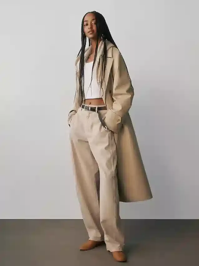 Pantalones de talle medio de sarga con corte acampanado