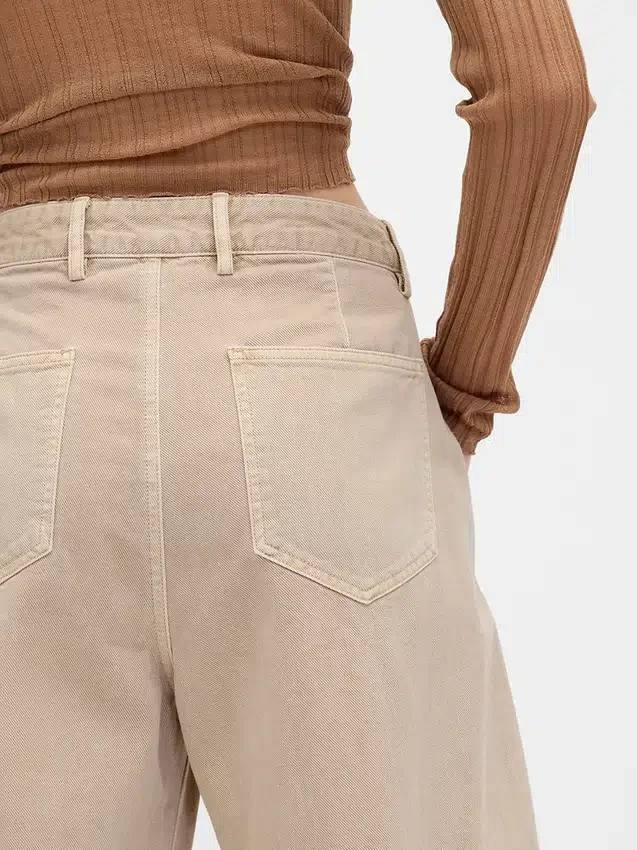 Pantalones de talle medio de sarga con corte acampanado