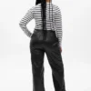 Pantalones holgados de cuero vegano de talle medio