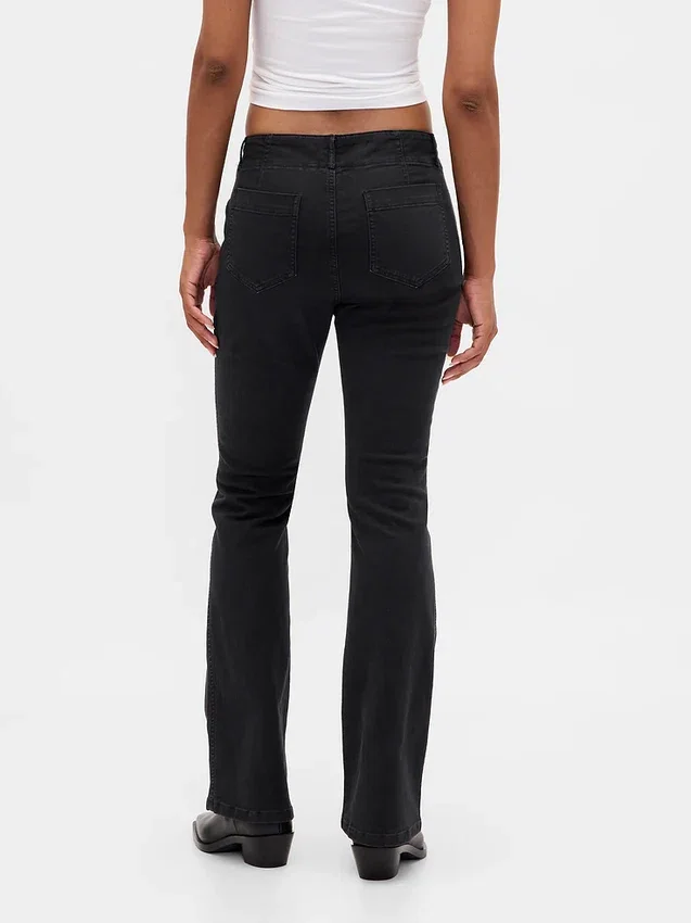 Pantalones largos y ajustados de sarga de talle bajo
