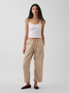 Pantalones utilitarios de sarga de talle medio con corte acampanado