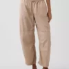 Pantalones utilitarios de sarga de talle medio con corte acampanado