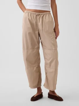 Pantalones utilitarios de sarga de talle medio con corte acampanado