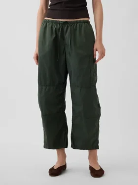 Pantalones utilitarios de sarga de talle medio con corte acampanado