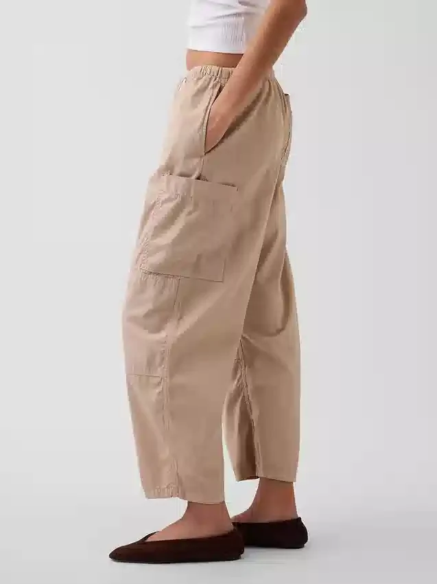 Pantalones utilitarios de sarga de talle medio con corte acampanado