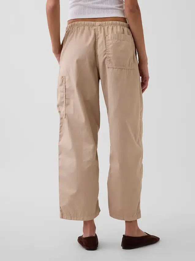 Pantalones utilitarios de sarga de talle medio con corte acampanado